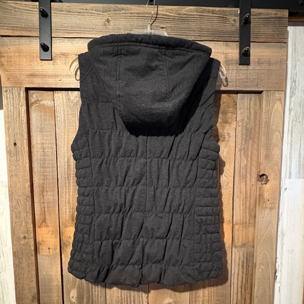 Vests - Picture 5 of 6
